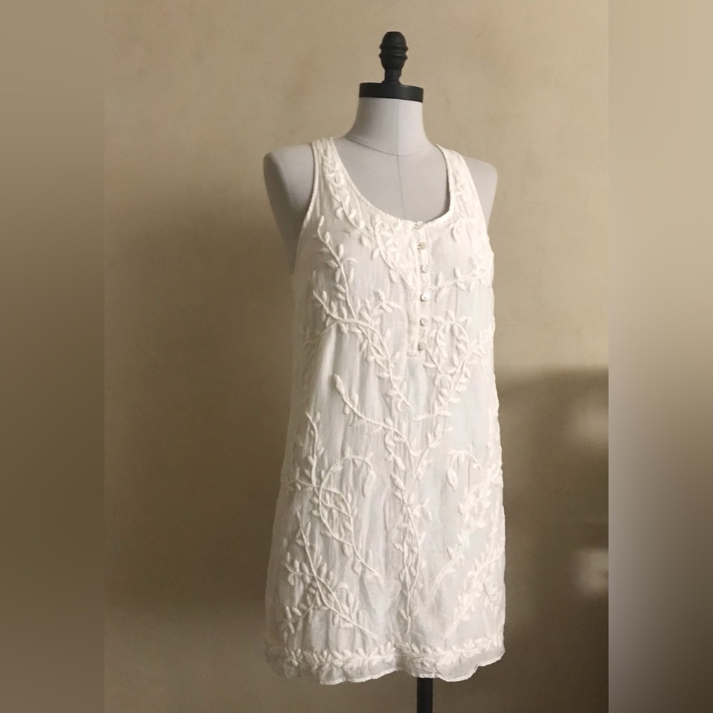 White Sleeveless Embroidered Cotton Top